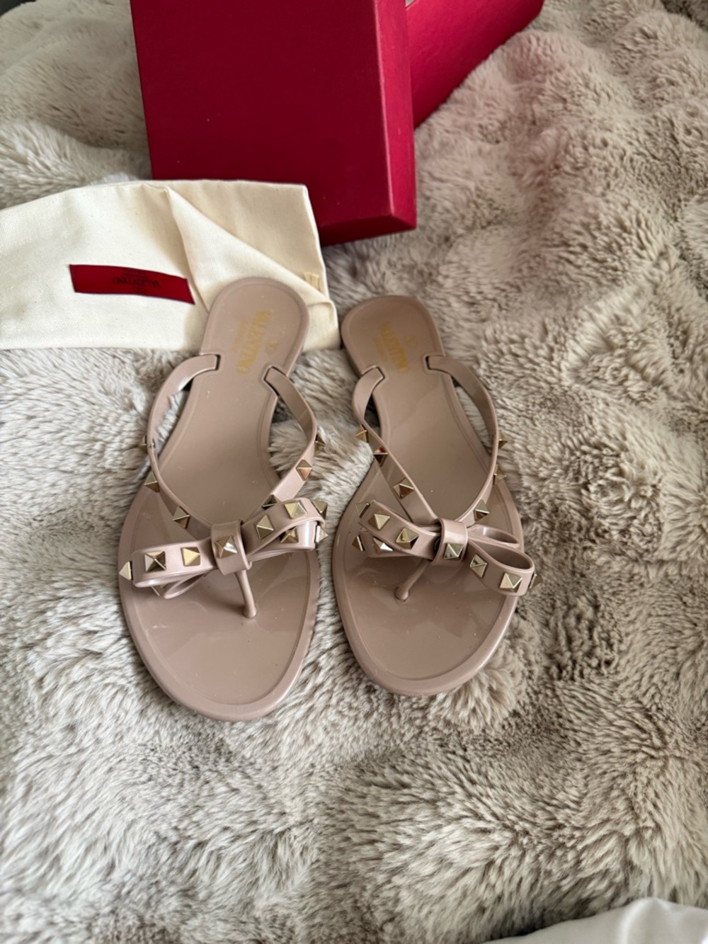 Valentino Garavani Rockstud Rubber Slippers - Picture 4 of 8